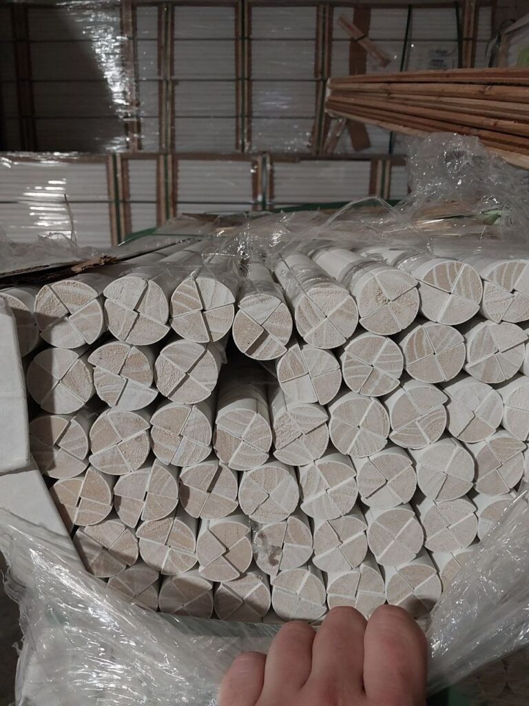 Primed Finger-Jointed Pine Quarter Round Moulding